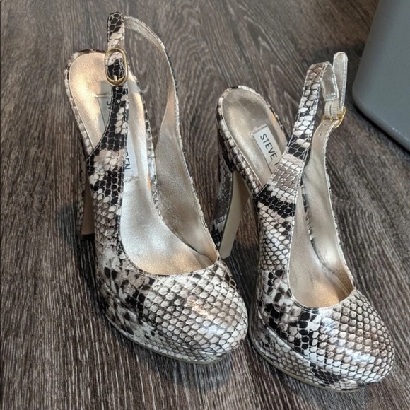 Steve Madden Shoes - Steve Madden - snake print sling back heel